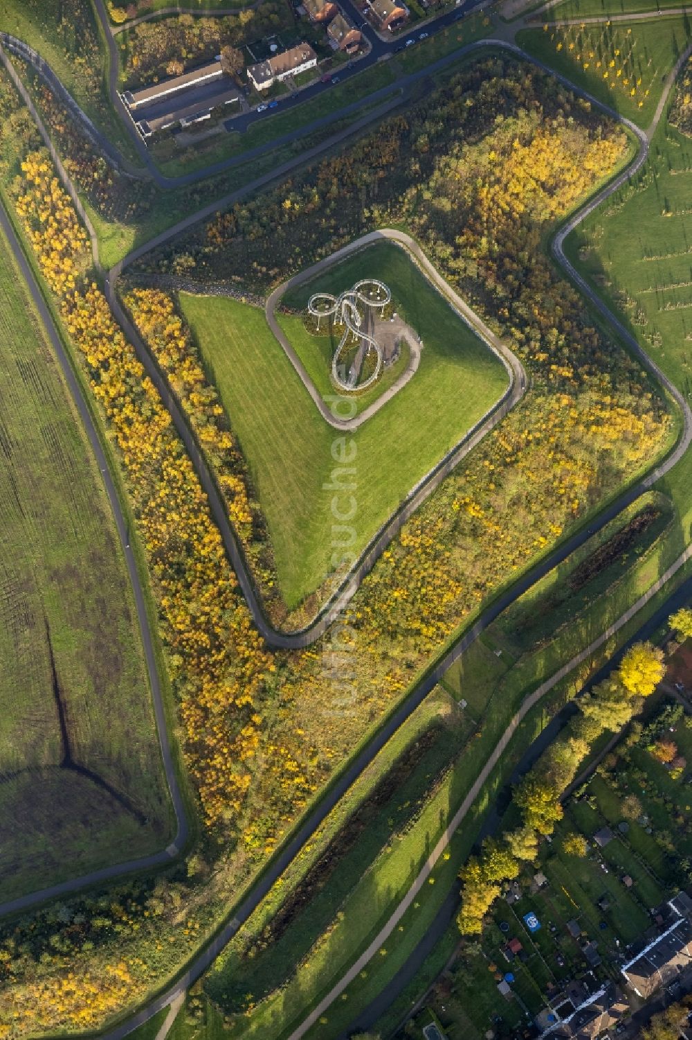 Luftbild Duisburg - Kunstwerk im Angerpark in Duisburg im Ruhrgebiet in Nordrhein-Westfalen