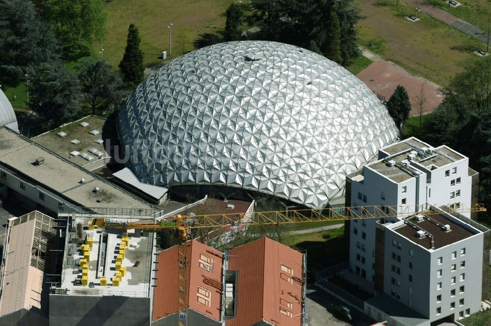 Luftaufnahme Saint-Etienne - Kuppelbau Salle omnisports Parc François Mitterrand an der Rue Raymond Sommet, Boulevard Jules Janin in Saint-Etienne in Auvergne Rhone-Alpes, Frankreich