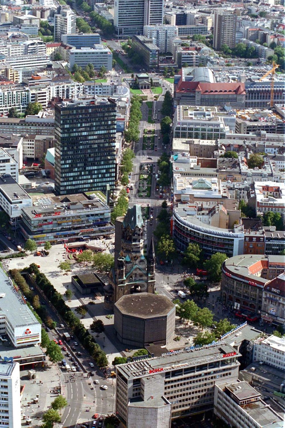 Berlin - Charlottenburg aus der Vogelperspektive: Kurfürstendamm, Gedächtnisskirche und Breitscheidplatz in Berlin - Charlottenburg.