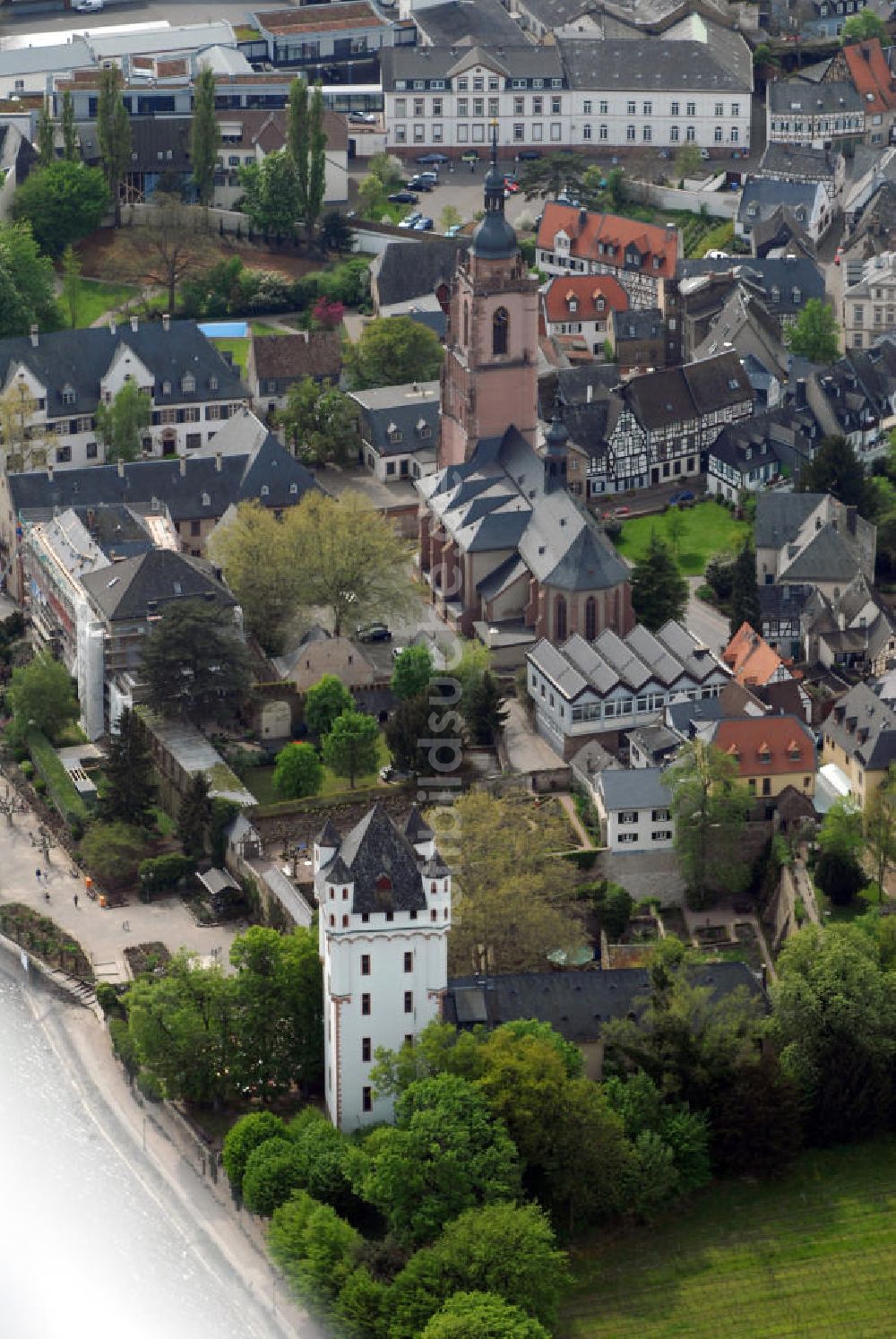 Luftbild Eltville - Kurfürstliche Burg Eltville und Katholische Pfarrkirche