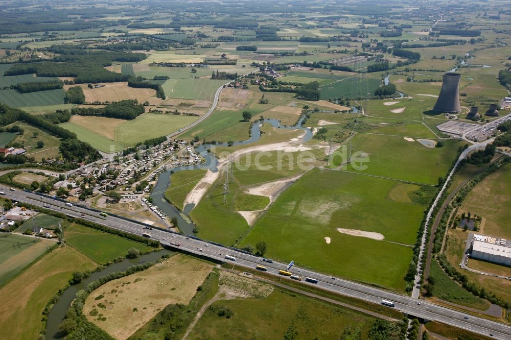 Luftaufnahme Hamm - Kurven und Rundungen im Flußverlauf der Lippe an den Lippewiesen bei Hamm im Bundesland Nordrhein-Westfalen