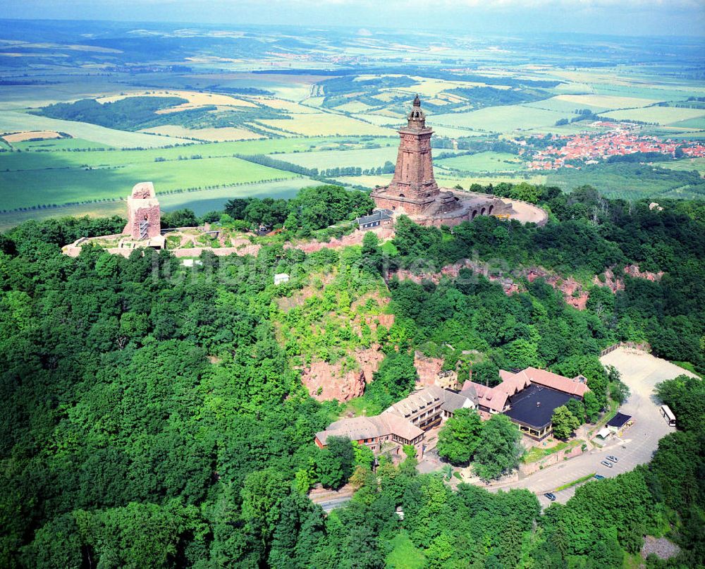 Steinthaleben aus der Vogelperspektive: Kyffhäuserdenkmal bei Steinthaleben in Thüringen