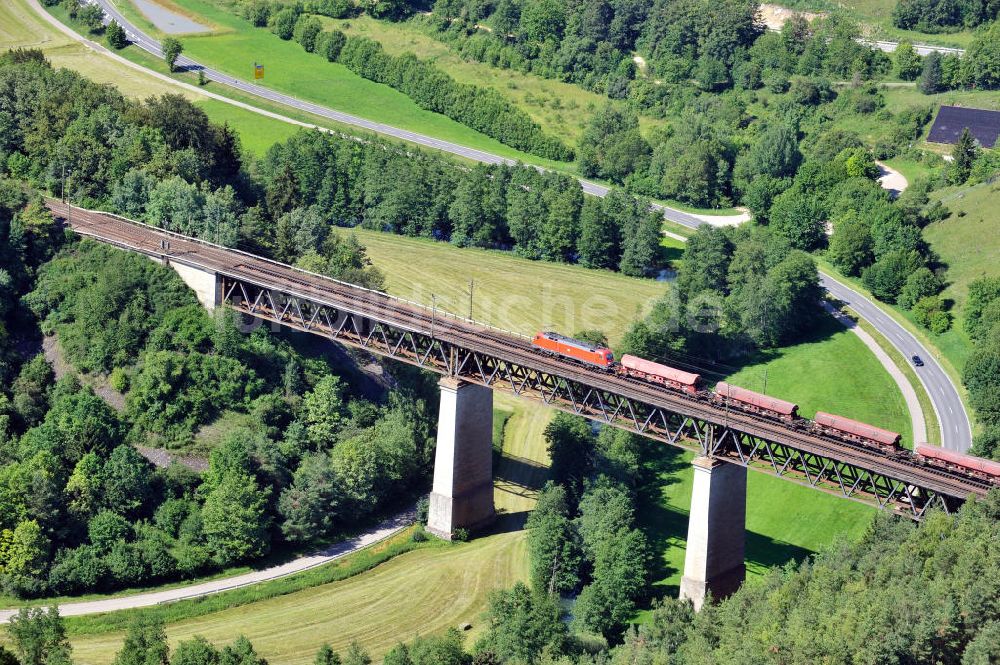 Beratzhausen von oben - Laberviadukt bei Berathausen in Bayern