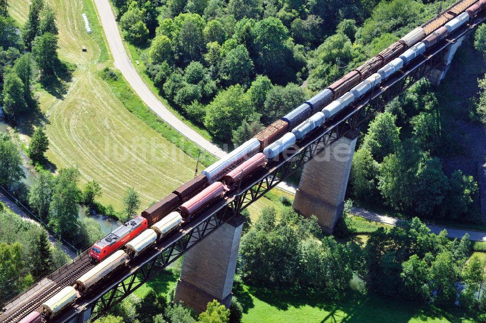 Beratzhausen von oben - Laberviadukt bei Berathausen in Bayern