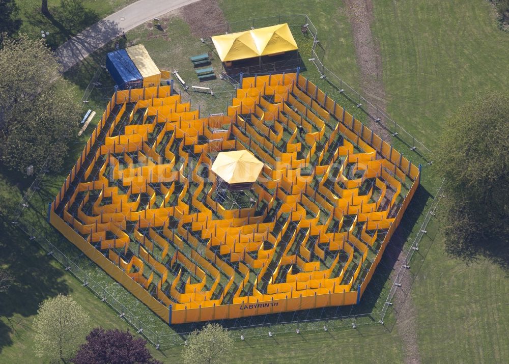 Dortmund aus der Vogelperspektive: Labyrinth im Westfalenpark am Fernsehturm / Florianturm Dortmund im Bundesland Nordrhein-Westfalen