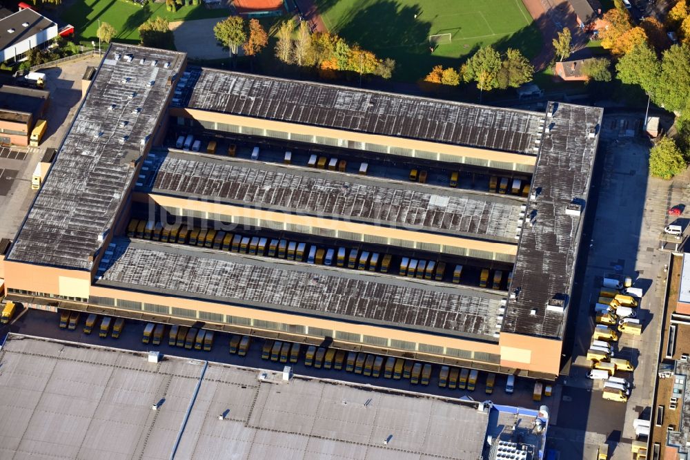 Hamburg aus der Vogelperspektive: Lager-Gebäudekomplex und Logistikzentrum auf dem Gelände der DHL AG - Deutsche Post im Ortsteil Altona in Hamburg, Deutschland