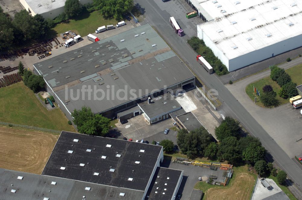 Bönen aus der Vogelperspektive: Lager- und Produktionshalle mit Bürogebäude im Industriegebiet in Bönen