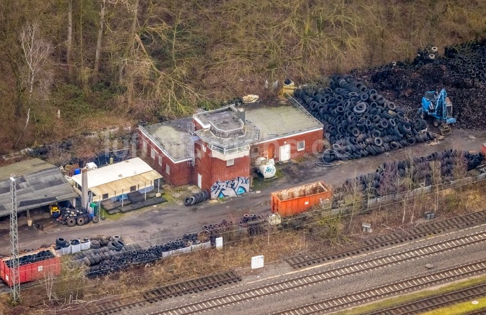 Bergkamen von oben - Lagerfläche für Altreifen im Gewerbegebiet in Bergkamen im Bundesland Nordrhein-Westfalen, Deutschland