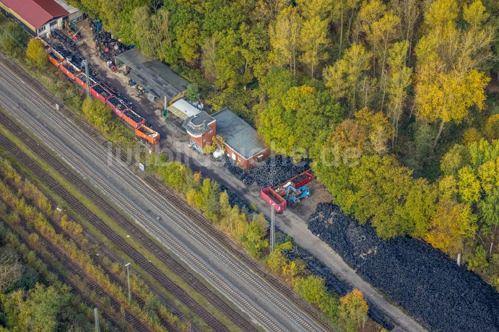 Bergkamen aus der Vogelperspektive: Lagerfläche für Altreifen im Gewerbegebiet in Bergkamen im Bundesland Nordrhein-Westfalen, Deutschland