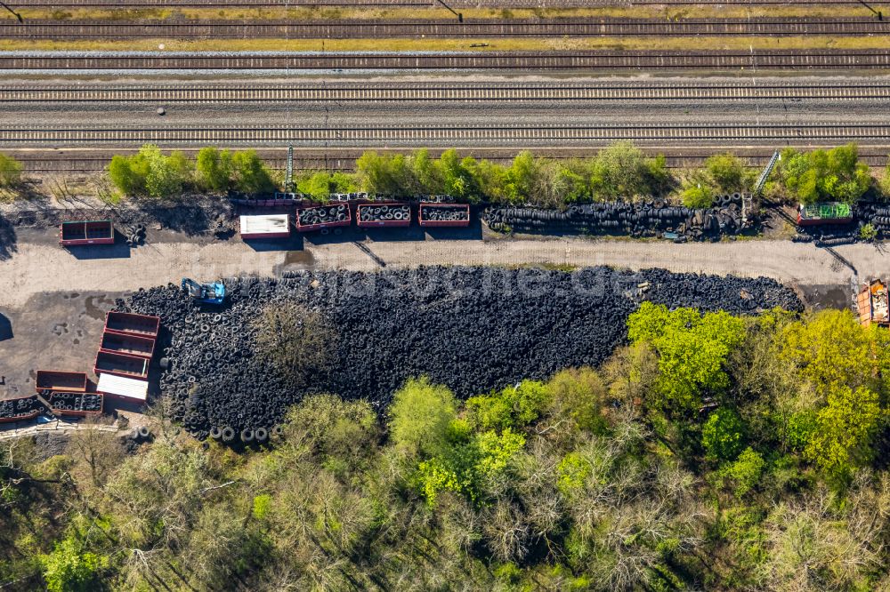 Luftaufnahme Bergkamen - Lagerfläche für Altreifen im Gewerbegebiet in Bergkamen im Bundesland Nordrhein-Westfalen, Deutschland