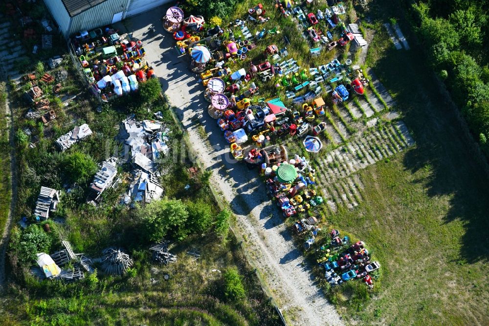 Luftbild Woldegk - Lagerfläche für ausrangierte Spielzeug- Automaten und Fahrautomaten am Mühlenblick Ecke Mühlengrundstraße im Gewerbegebiet in Woldegk im Bundesland Mecklenburg-Vorpommern, Deutschland