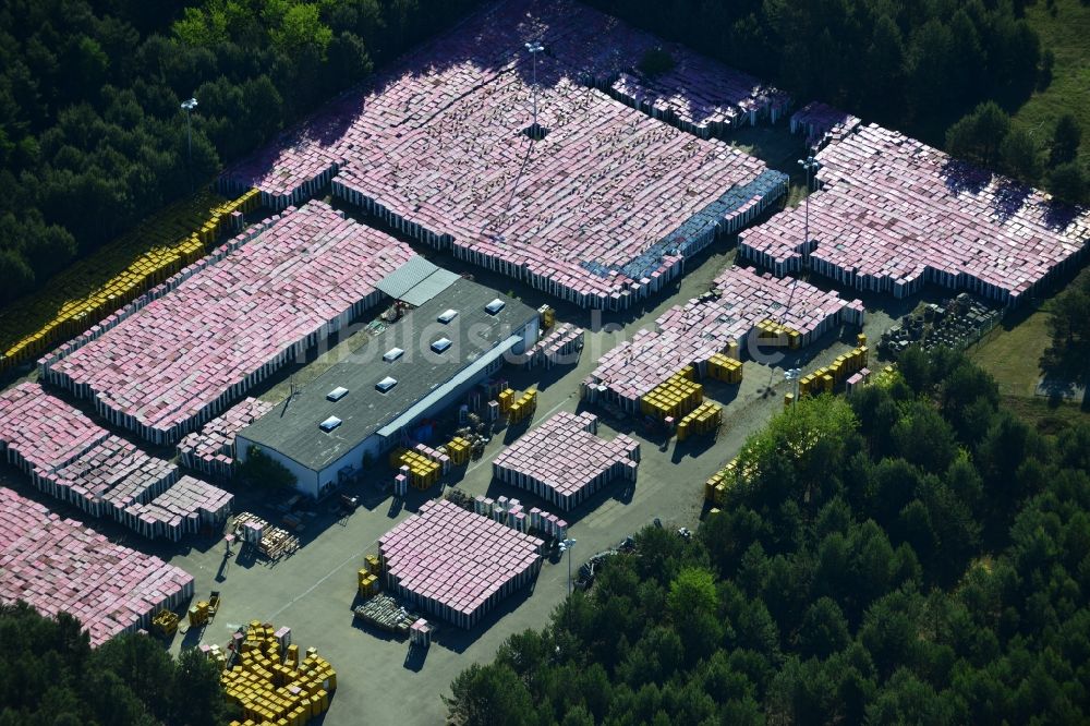 Michendorf von oben - Lagerfläche ausrangierter Telefonzellen der Deutschen Telekom in Michendorf im Bundesland Brandenburg