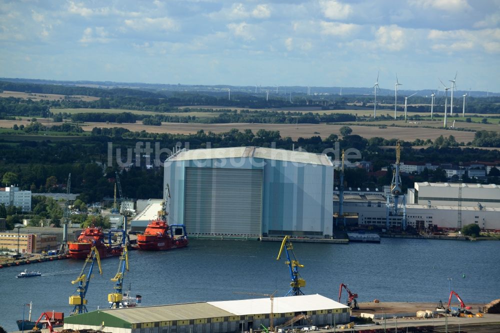 Wismar aus der Vogelperspektive: Lagerfläche der Firma Nordic Yards Wismar GmbH im Hafen in Wismar im Bundesland Mecklenburg-Vorpommern