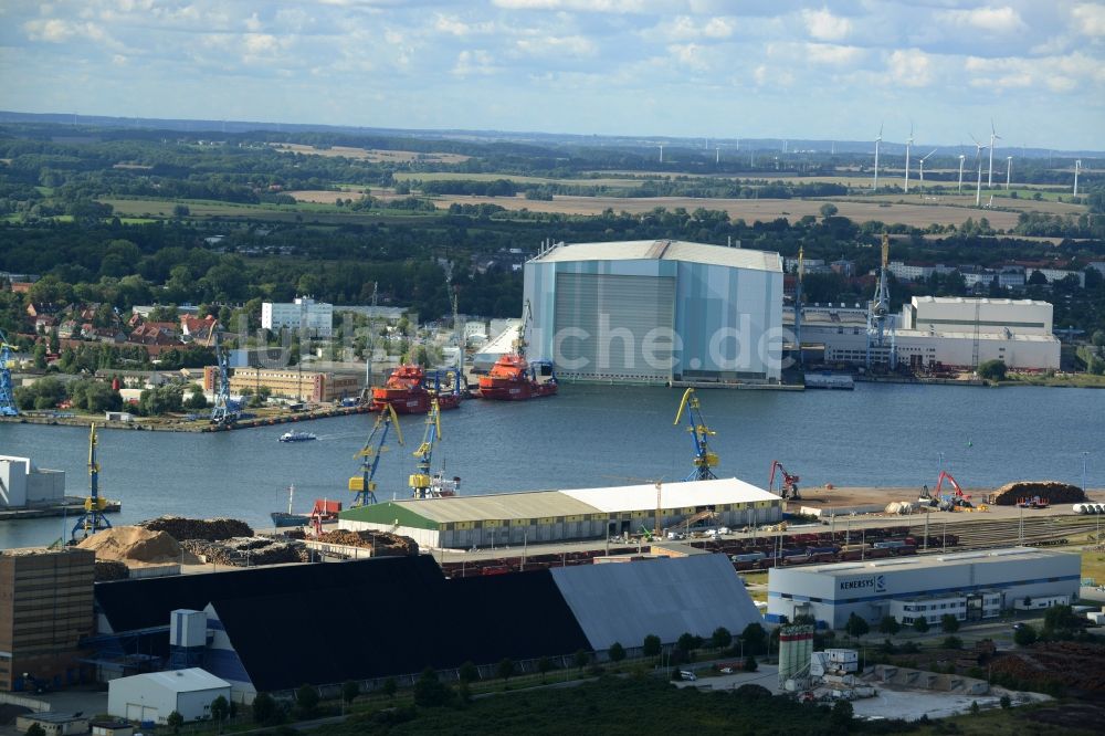 Luftbild Wismar - Lagerfläche der Firma Nordic Yards Wismar GmbH im Hafen in Wismar im Bundesland Mecklenburg-Vorpommern