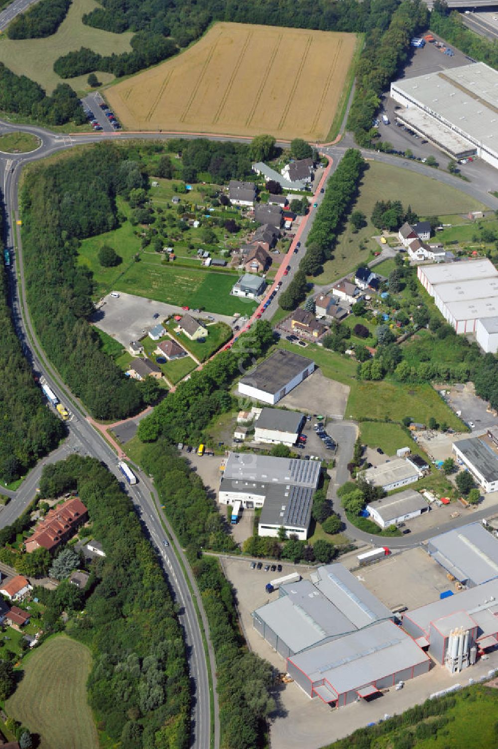 Luftaufnahme Bönen - Lagerhalle mit Büroräumen in Bönen / Nordrhein-Westfalen