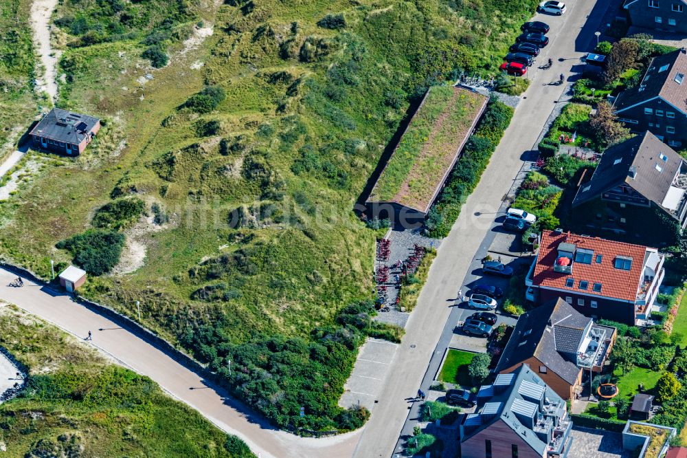 Norderney aus der Vogelperspektive: Lagerhalle in den Dünen Strandkorb Lagerhalle auf der Insel Norderney im Bundesland Niedersachsen, Deutschland