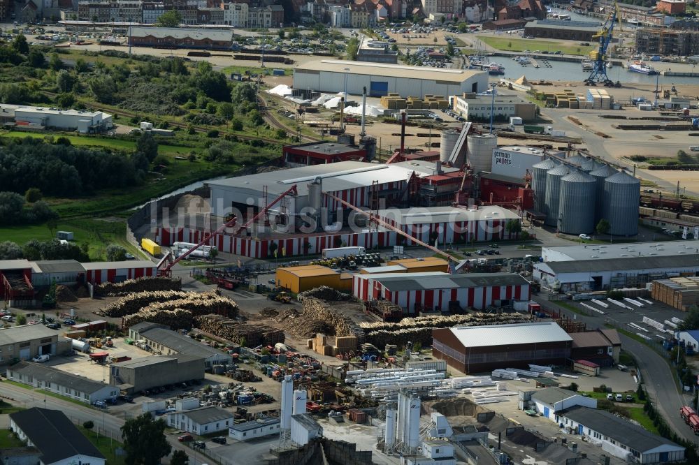 Wismar von oben - Lagerhalle der Firma german pellets im Gewerbegebiet in Wismar im Bundesland Mecklenburg-Vorpommern