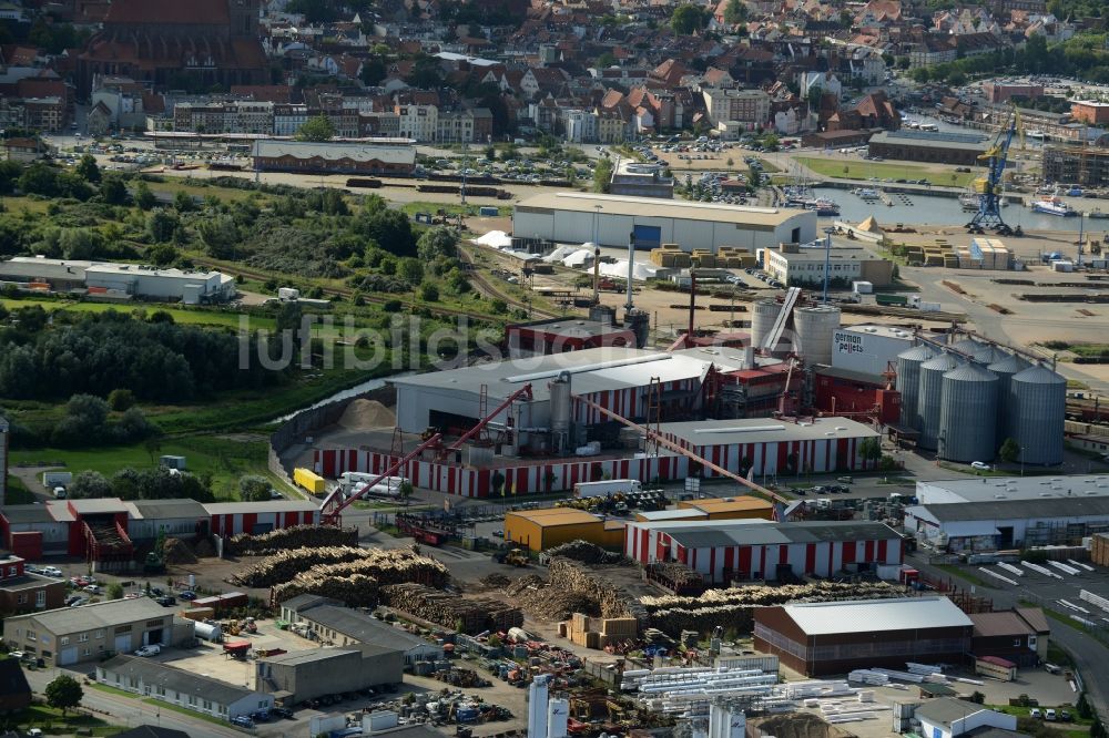 Wismar aus der Vogelperspektive: Lagerhalle der Firma german pellets im Gewerbegebiet in Wismar im Bundesland Mecklenburg-Vorpommern