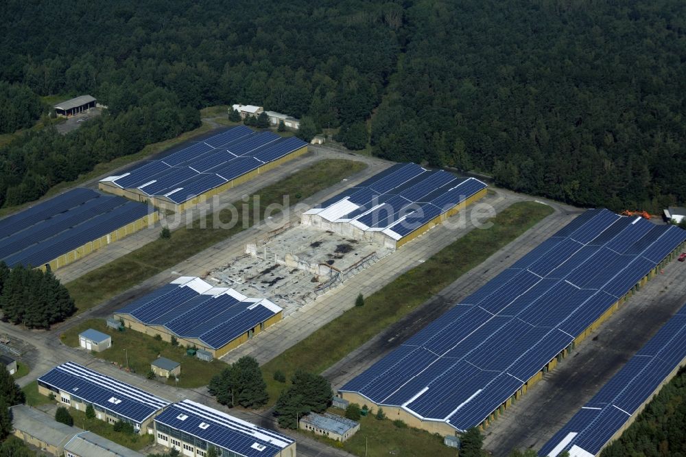 Naunhof von oben - Lagerhalle im Ortsteil Lindhardt in Naunhof im Bundesland Sachsen