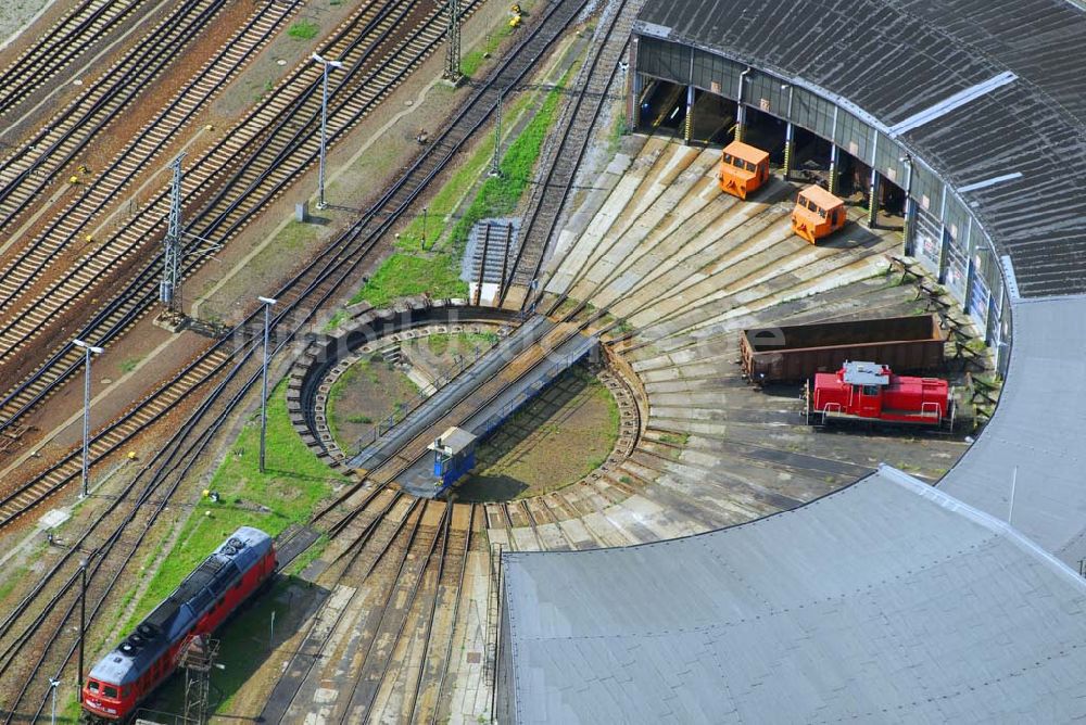 Luftaufnahme Saalfeld - Lagerhallen des Bahnhofs Saalfeld