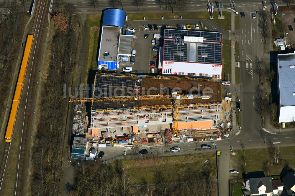 Berlin aus der Vogelperspektive: Lagerhallen Selfstorage- Gebäude - Neubau im Ortsteil Biesdorf in Berlin, Deutschland