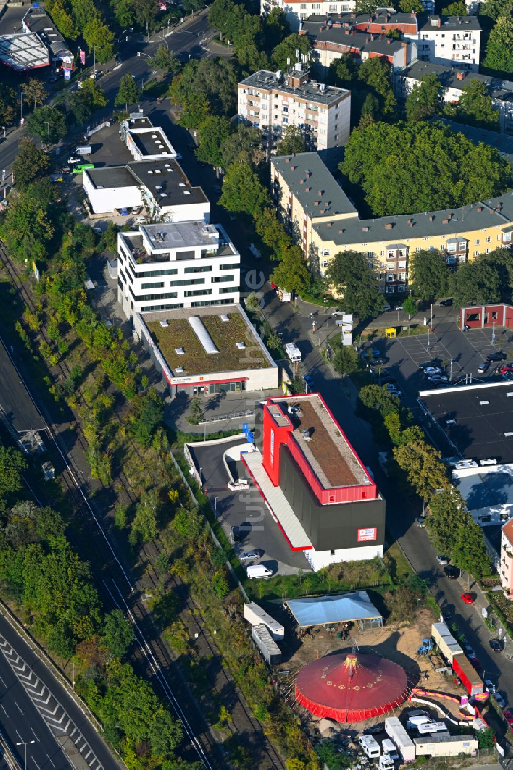 Berlin von oben - Lagerhallen Selfstorage- Gebäude im Ortsteil Steglitz in Berlin, Deutschland