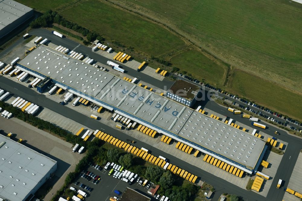 Langenhagen von oben - Lagerhallen und Speditionsgebäude DACHSER SE an der Kemptener Straße in Langenhagen im Bundesland Niedersachsen