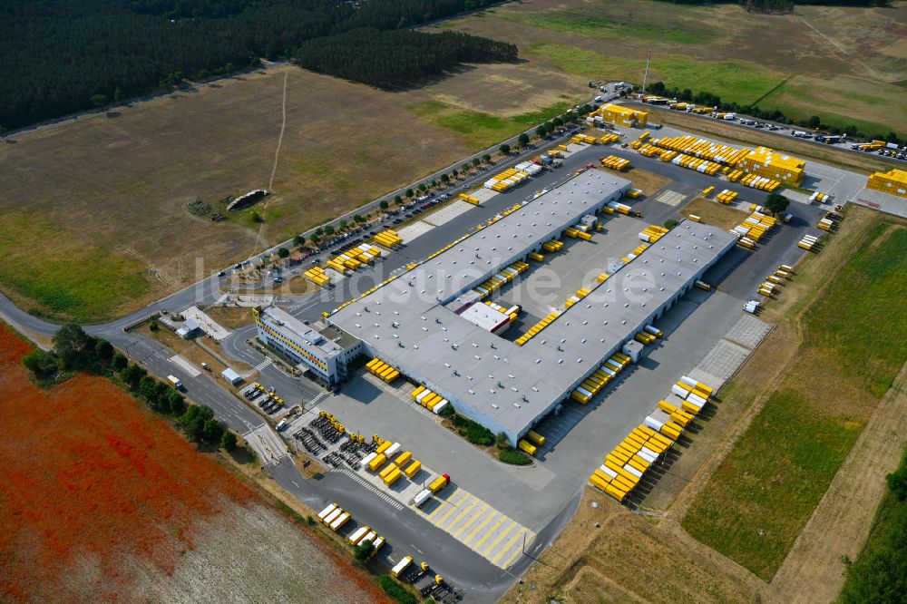 Luftaufnahme Börnicke - Lagerhallen und Speditionsgebäude DHL Frachtzentrum Börnicke in Börnicke im Bundesland Brandenburg, Deutschland