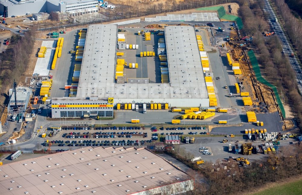 Dorsten aus der Vogelperspektive: Lagerhallen und Speditionsgebäude DHL Frachtzentrum Dorsten an der Lünsingskuhle im Ortsteil Feldmark in Dorsten im Bundesland Nordrhein-Westfalen