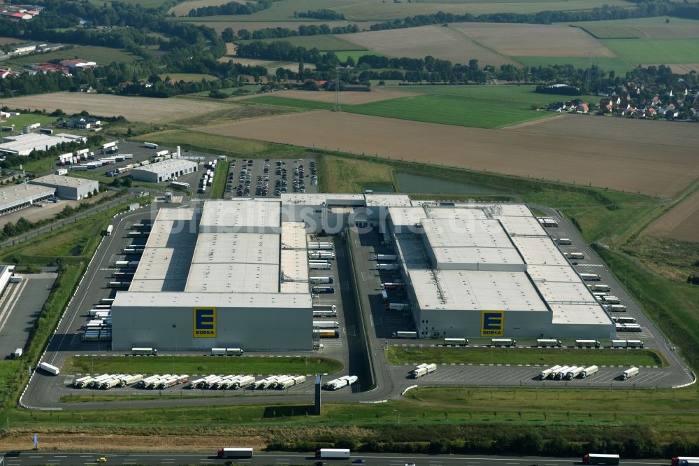 Lauenau von oben - Lagerhallen und Speditionsgebäude des EDEKA Logistikzentrum in Lauenau im Bundesland Niedersachsen