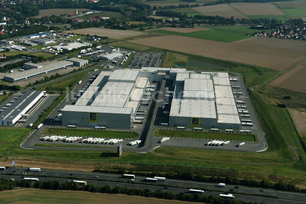 Lauenau aus der Vogelperspektive: Lagerhallen und Speditionsgebäude des EDEKA Logistikzentrum in Lauenau im Bundesland Niedersachsen