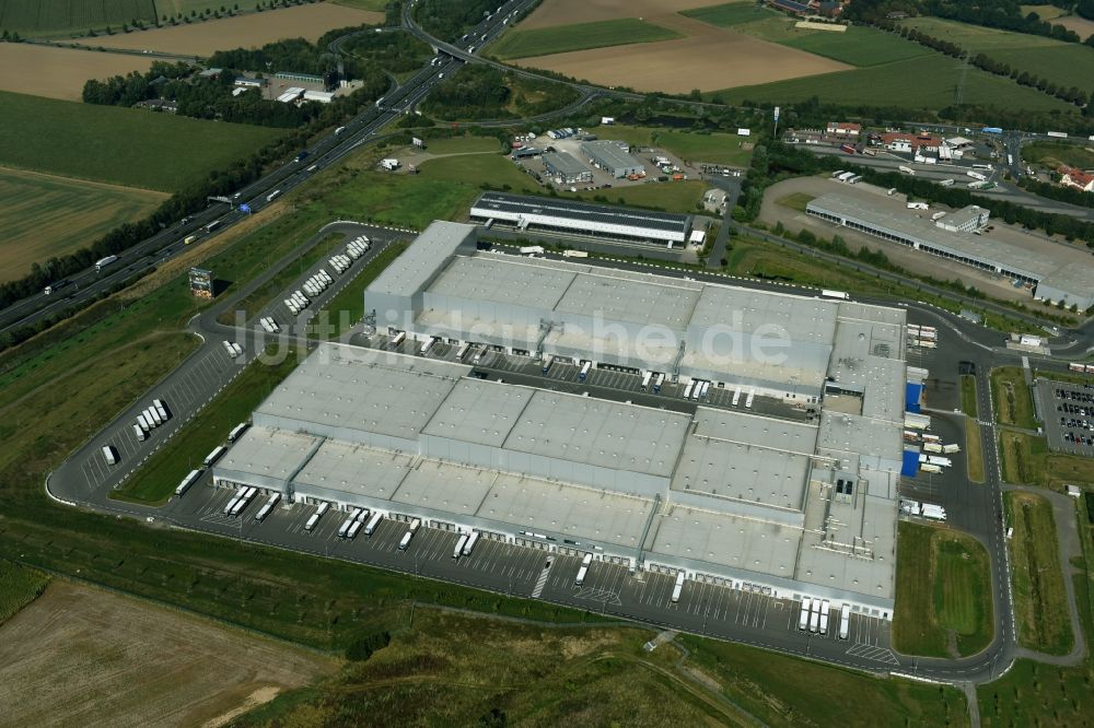 Lauenau aus der Vogelperspektive: Lagerhallen und Speditionsgebäude des EDEKA Logistikzentrum in Lauenau im Bundesland Niedersachsen