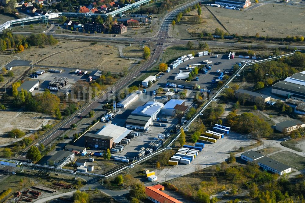 Luftbild Bitterfeld-Wolfen - Lagerhallen und Speditionsgebäude an der Farbenstraße im Ortsteil Greppin in Bitterfeld-Wolfen im Bundesland Sachsen-Anhalt, Deutschland