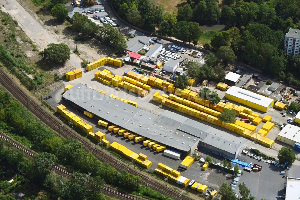 Berlin aus der Vogelperspektive: Lagerhallen und Speditionsgebäude der Firma HERTLING GmbH & Co. KG in Berlin, Deutschland