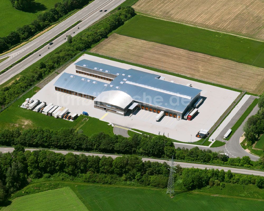 Dettingen an der Iller aus der Vogelperspektive: Lagerhallen und Speditionsgebäude der Firma trans-o-flex Express GmbH & Co. KGaA in Dettingen an der Iller im Bundesland Baden-Württemberg, Deutschland