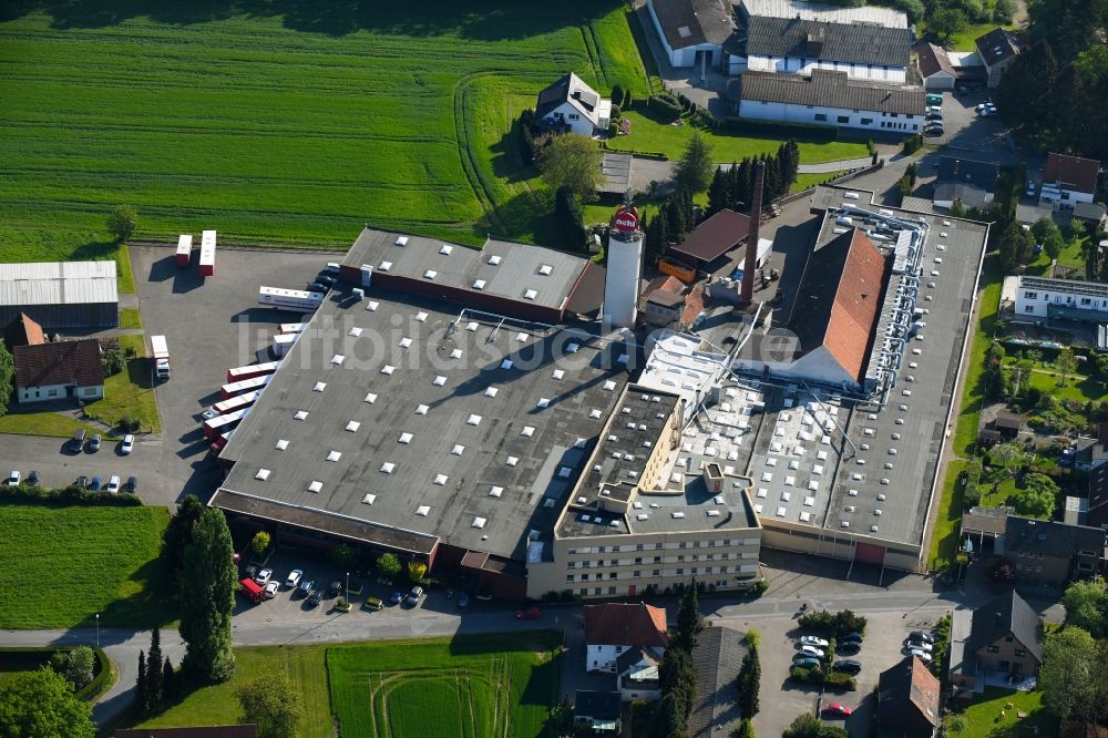 Hunnebrock aus der Vogelperspektive: Lagerhallen und Speditionsgebäude der Gebr.Nehl Holzindustrie GmbH & Co.KG in Hunnebrock im Bundesland Nordrhein-Westfalen, Deutschland