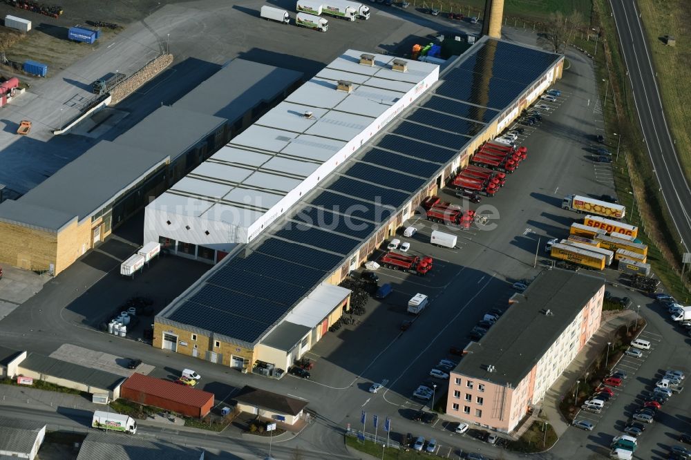 Taucha von oben - Lagerhallen und Speditionsgebäude Gilles & Wagner Spedition GmbH & Co. KG am Pönitzer Weg in Taucha im Bundesland Sachsen