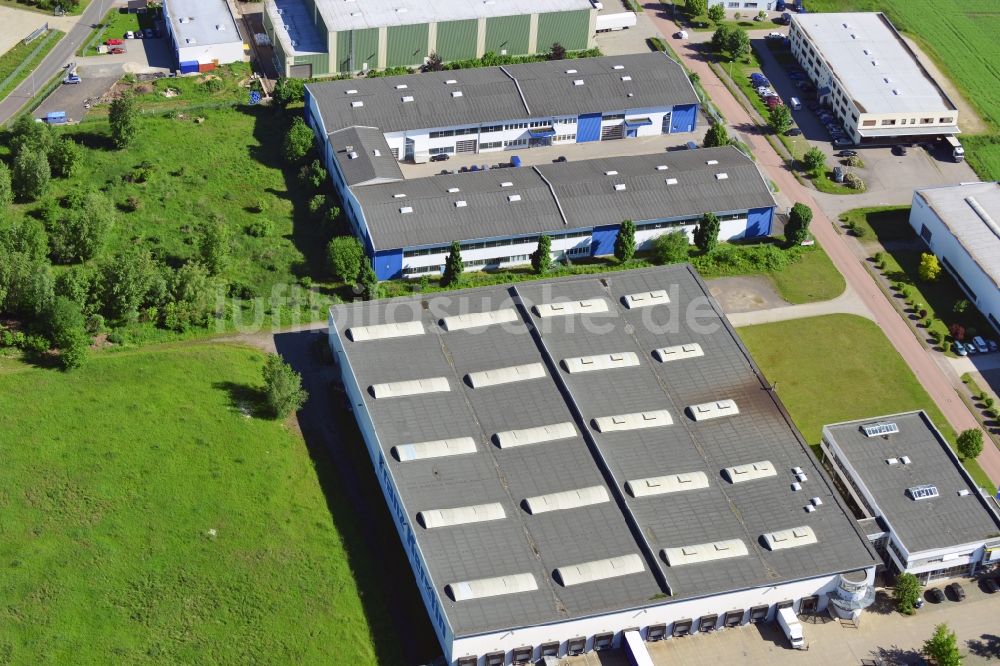 Lützen OT Zorbau aus der Vogelperspektive: Lagerhallen und Speditionsgebäude der Großhandelsfirma Franz Kerstin Haustechnik GmbH & Co. KG in Zorbau, einem Ortsteil von Lützen in Sachsen-Anhalt