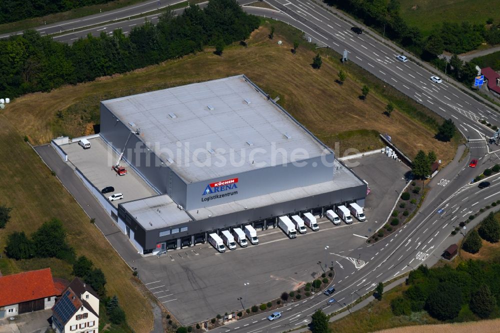 Abstatt aus der Vogelperspektive: Lagerhallen und Speditionsgebäude der Küchen Arena GmbH & Co. KG an der Abstatter Straße in Abstatt im Bundesland Baden-Württemberg, Deutschland