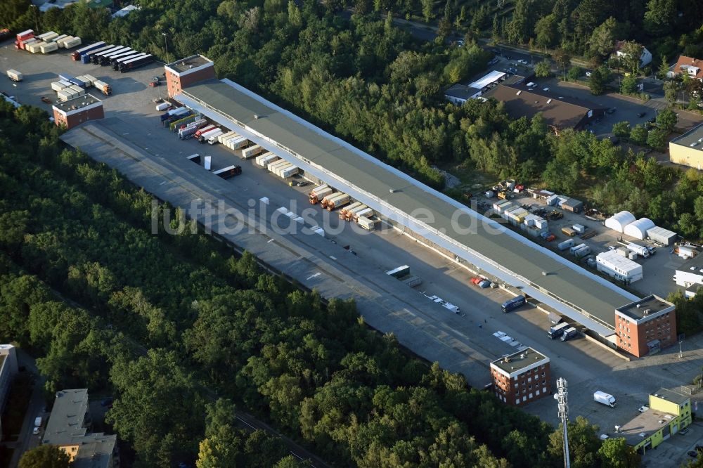 Berlin von oben - Lagerhallen und Speditionsgebäude von JS Kurier- & Möbeltransporte in Berlin