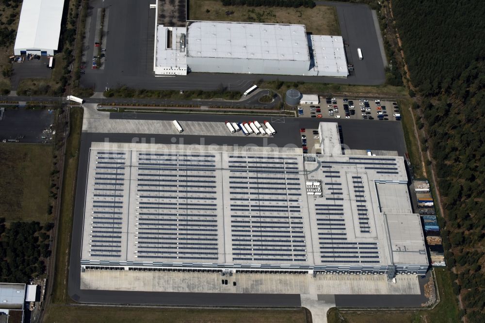 Freienbrink aus der Vogelperspektive: Lagerhallen und Speditionsgebäude Lidl Vertriebs-GmbH & Co. KG an der Ahornstraße in Freienbrink im Bundesland Brandenburg