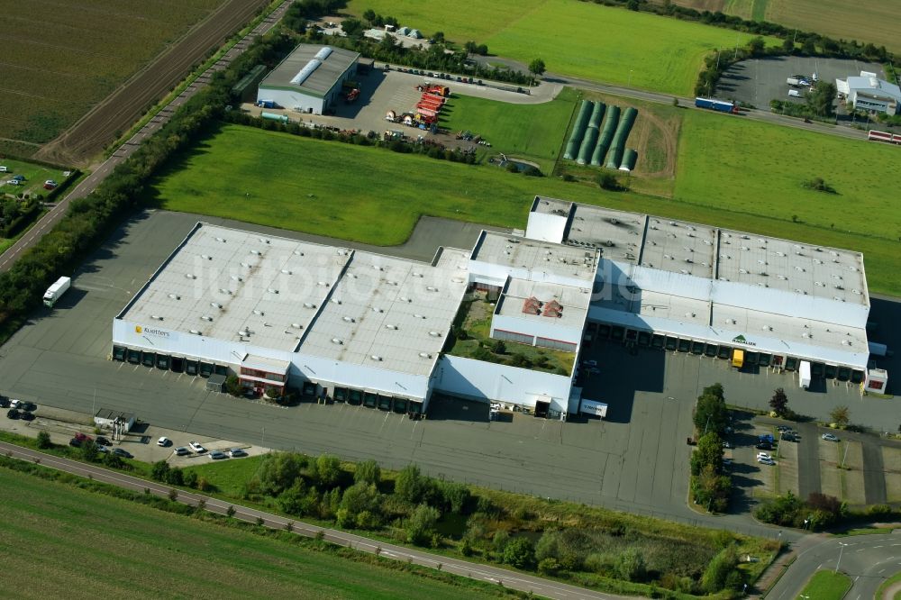 Luftbild Sülzetal - Lagerhallen und Speditionsgebäude der Ragaller GmbH & Co. Betriebs KG und der Kwetters Logistik GmbH im Ortsteil Langenweddingen in Sülzetal im Bundesland Sachsen-Anhalt, Deutschland