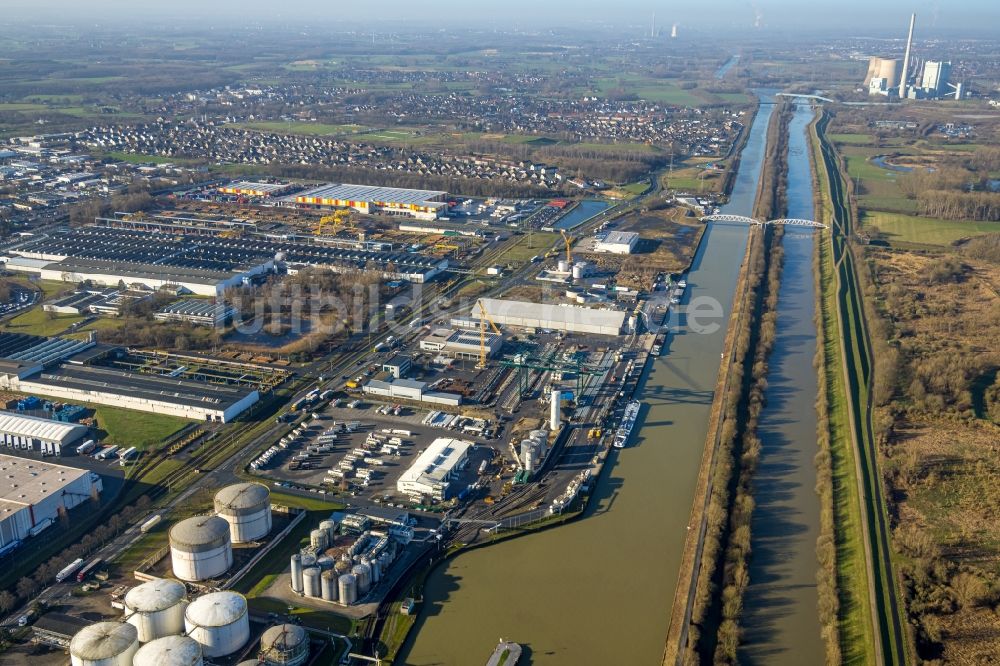 Hamm aus der Vogelperspektive: Lagerhallen und Speditionsgebäude Rhenus Port Logistics Rhein-Ruhr GmbH Hamm im Bundesland Nordrhein-Westfalen, Deutschland