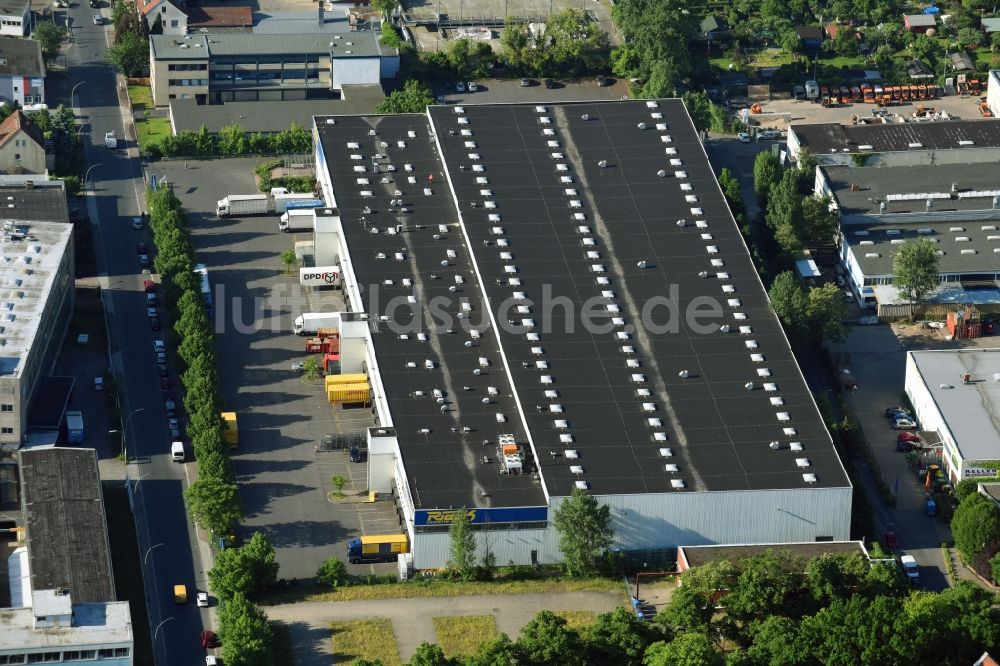 Luftbild Berlin - Lagerhallen und Speditionsgebäude Rieck Projekt Kontrakt Logistik Berlin GmbH & Co. KG an der Porschestraße im Ortsteil Mariendorf in Berlin, Deutschland