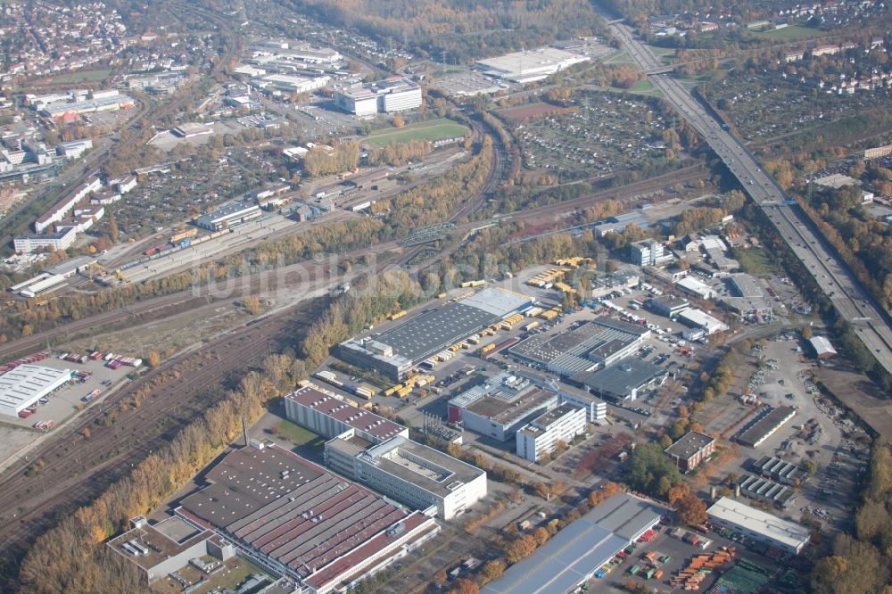 Karlsruhe aus der Vogelperspektive: Lagerhallen und Speditionsgebäude SWS-Speditions-GmbH, Ottostraße im Ortsteil Durlach in Karlsruhe im Bundesland Baden-Württemberg