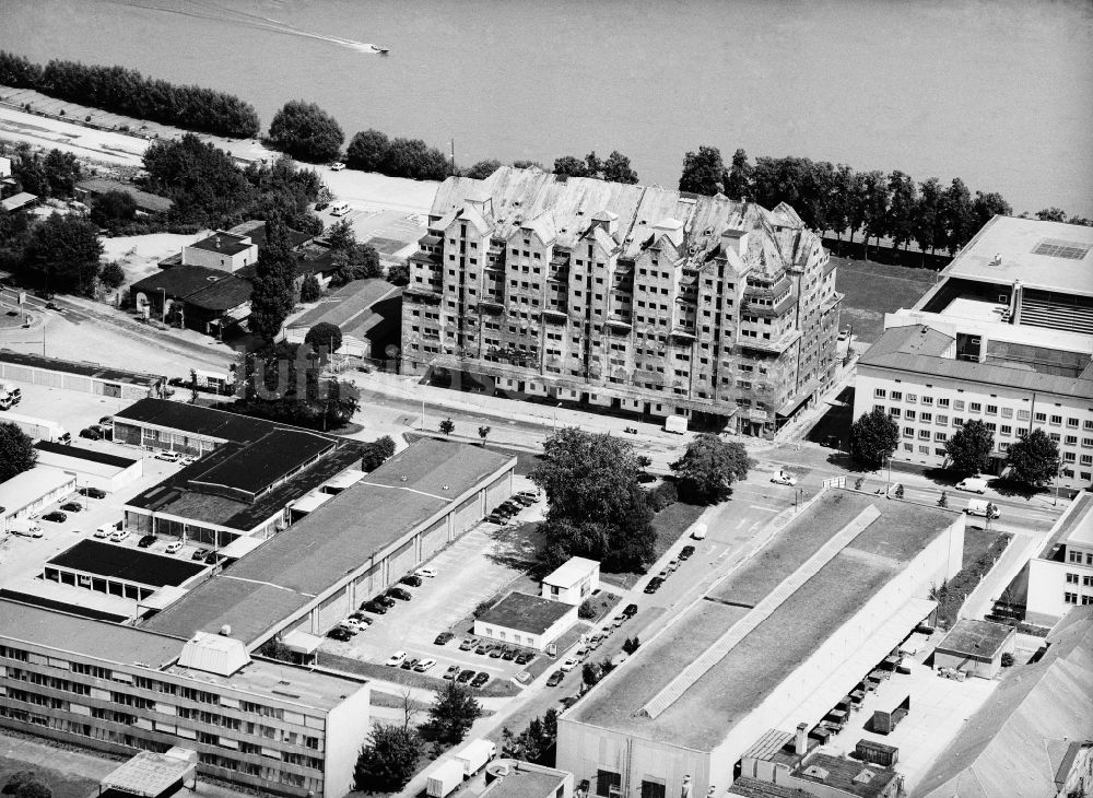 Dresden von oben - Lagerhaus Erlweinspeicher in Dresden im Bundesland Sachsen