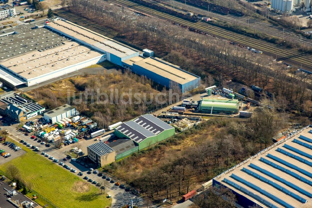 Bottrop von oben - Lagerhauskomplex- Gebäude der AStrans Waggon und Transport GmbH im Gewerbe- und Industriegebiet An der Knippenburg in Bottrop im Bundesland Nordrhein-Westfalen