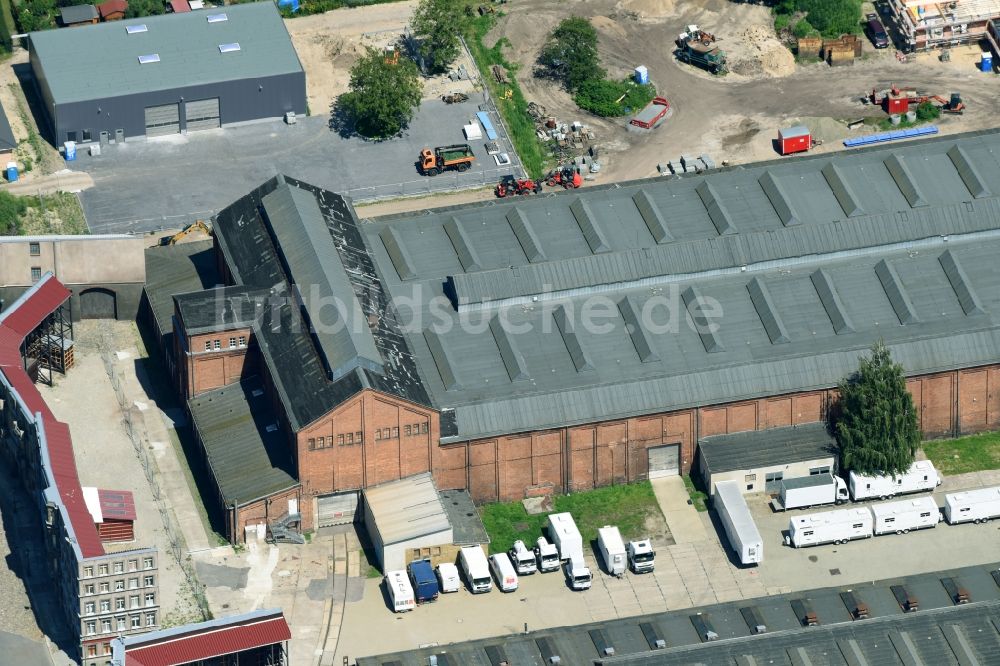 Potsdam von oben - Lagerhauskomplex- Gebäude im Gewerbegebiet der Autoagentur Potsdam im Ortsteil Babelsberg in Potsdam im Bundesland Brandenburg, Deutschland