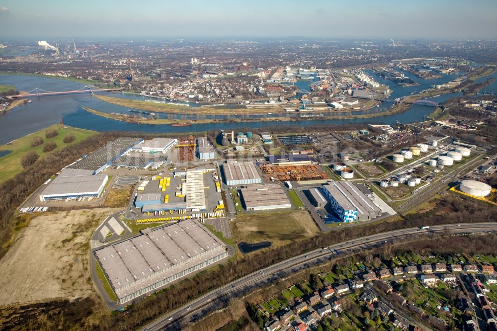 Luftaufnahme Duisburg - Lagerhauskomplex- Gebäude im Gewerbegebiet am Binnenhafen des Rhein in Duisburg im Bundesland Nordrhein-Westfalen