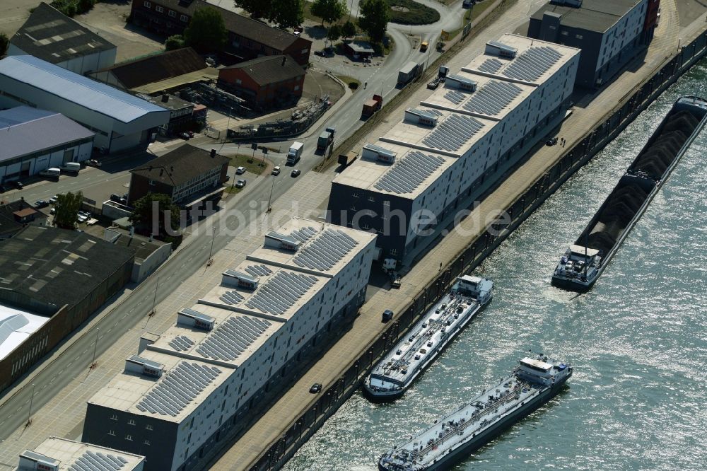 Ludwigshafen am Rhein von oben - Lagerhauskomplex- Gebäude im Gewerbegebiet am Binnenhafen am Ufer des Rhein in Ludwigshafen am Rhein im Bundesland Rheinland-Pfalz